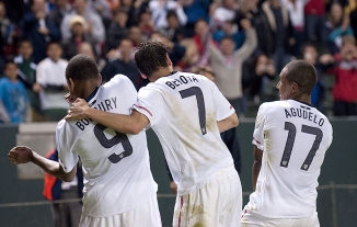 9-Teal Bunbury celebrates his penalty kick goal with teammates 7-Alejandro Bedoya and 17-Juan Agudelo.